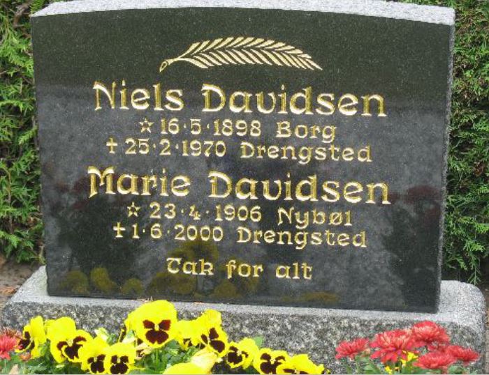 Niels og Marie Davidsens gravsten